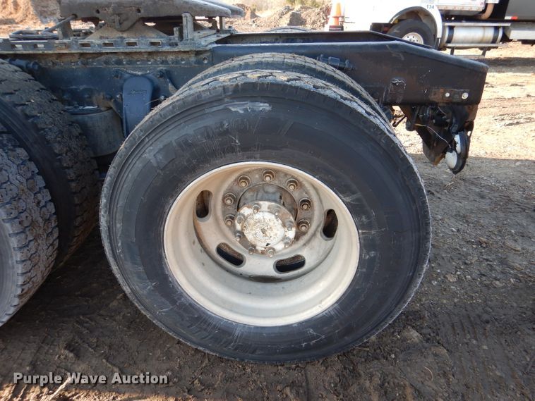 image for item DL2647 2005 Sterling AT9500  truck tractor