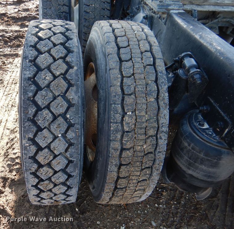 image for item DL2647 2005 Sterling AT9500  truck tractor