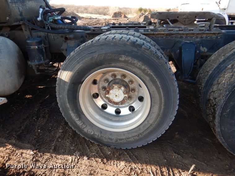 image for item DL2647 2005 Sterling AT9500  truck tractor