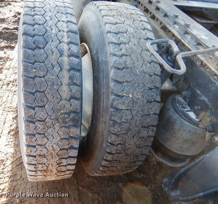 image for item DL2647 2005 Sterling AT9500  truck tractor