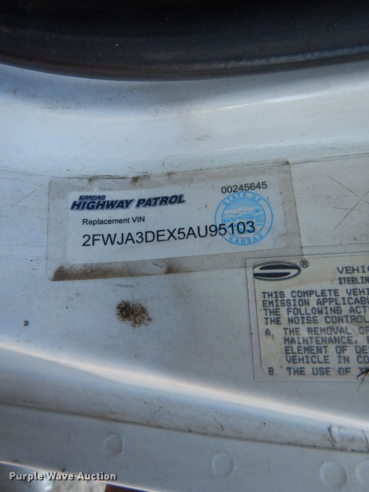 image for item DL2647 2005 Sterling AT9500  truck tractor