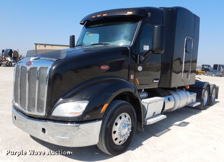 image for item DL2761 2015 Peterbilt 579  semi truck