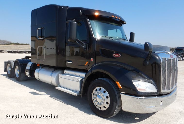 image for item DL2761 2015 Peterbilt 579  semi truck