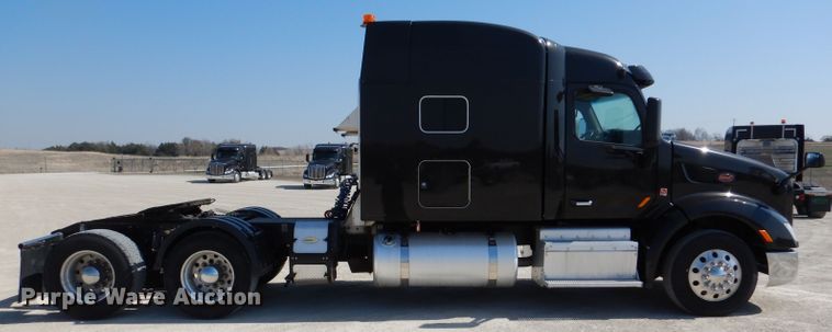 image for item DL2761 2015 Peterbilt 579  semi truck