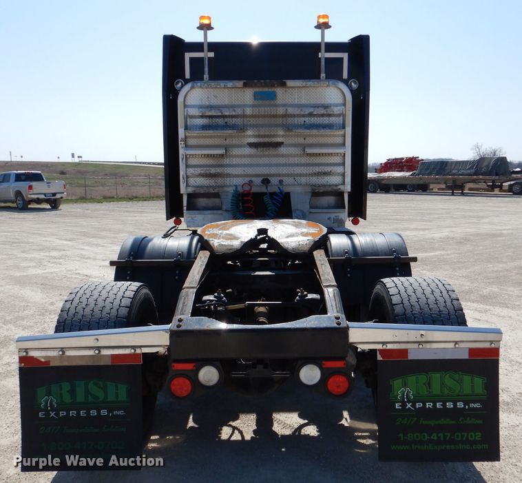 image for item DL2761 2015 Peterbilt 579  semi truck