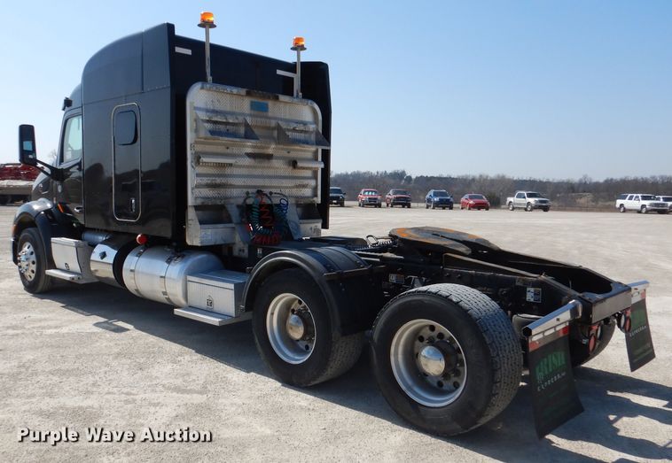 image for item DL2761 2015 Peterbilt 579  semi truck