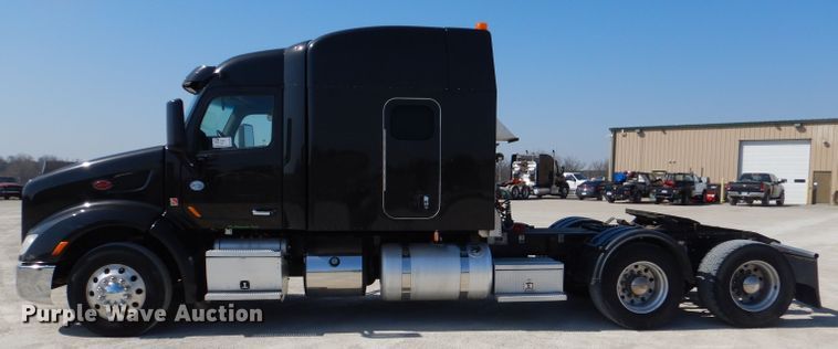 image for item DL2761 2015 Peterbilt 579  semi truck