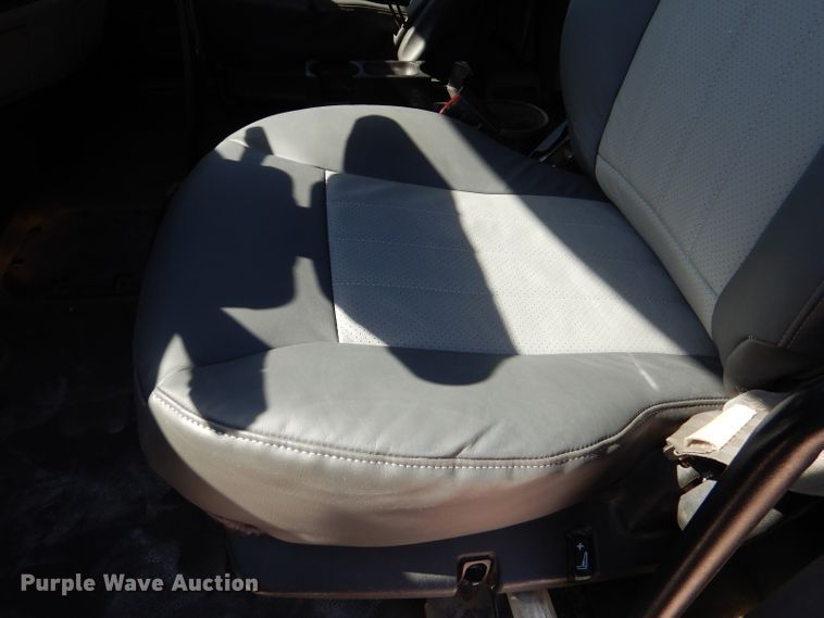 image for item DL2761 2015 Peterbilt 579  semi truck