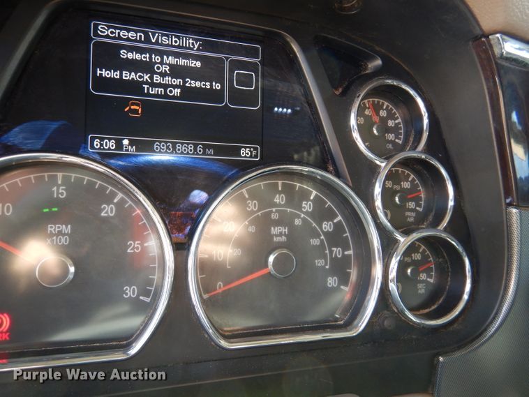 image for item DL2761 2015 Peterbilt 579  semi truck