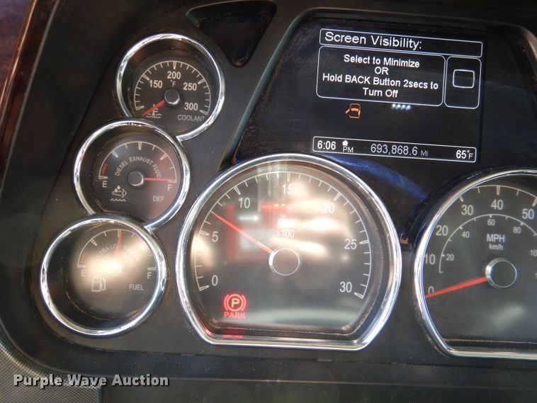 image for item DL2761 2015 Peterbilt 579  semi truck