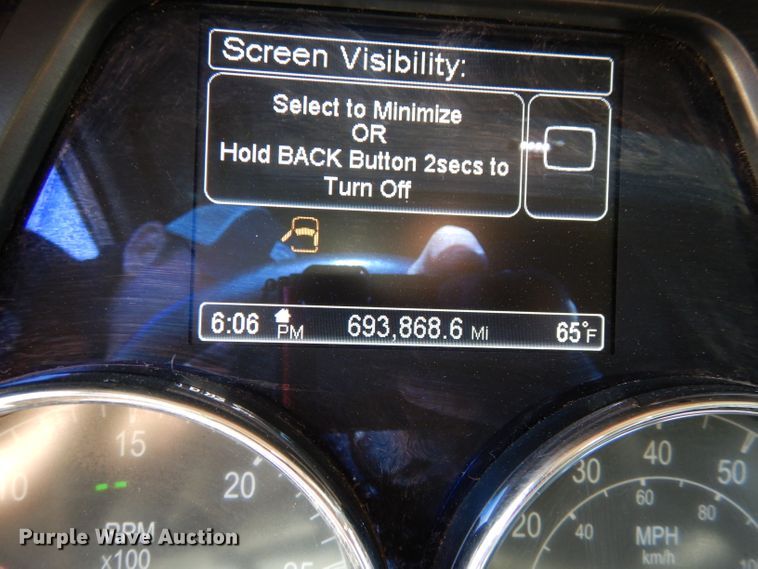 image for item DL2761 2015 Peterbilt 579  semi truck