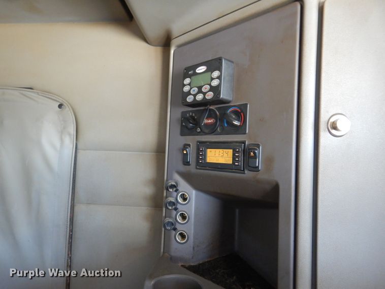 image for item DL2761 2015 Peterbilt 579  semi truck