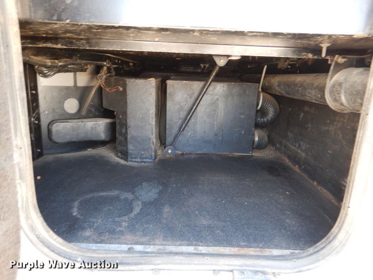 image for item DL2761 2015 Peterbilt 579  semi truck