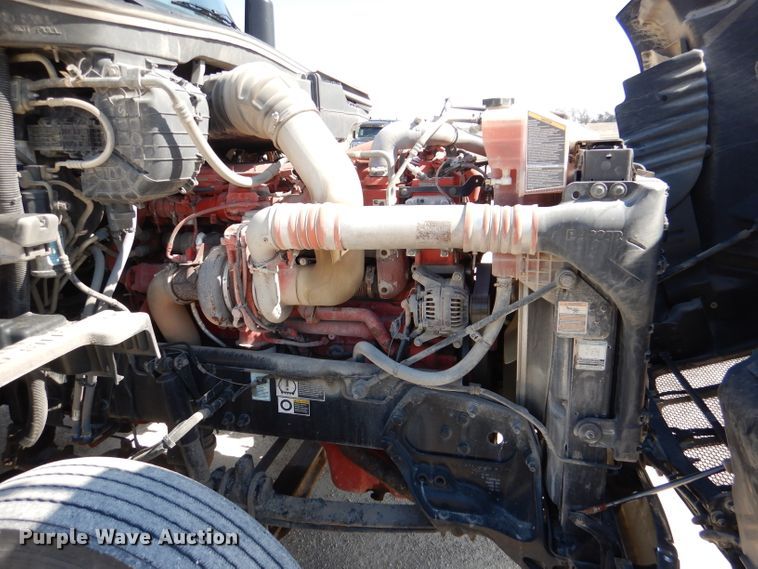 image for item DL2761 2015 Peterbilt 579  semi truck