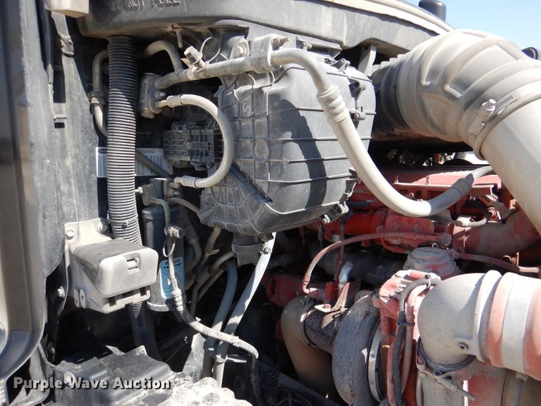 image for item DL2761 2015 Peterbilt 579  semi truck