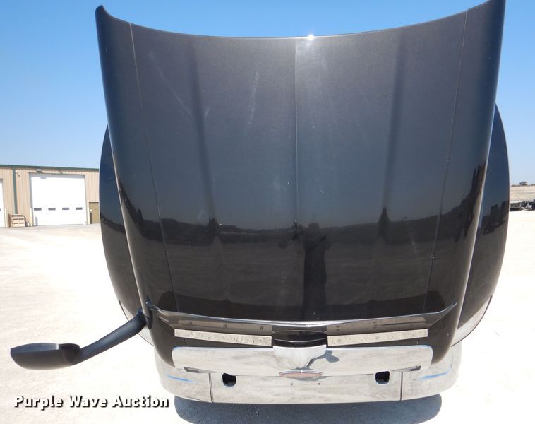 image for item DL2761 2015 Peterbilt 579  semi truck