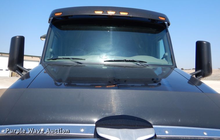 image for item DL2761 2015 Peterbilt 579  semi truck