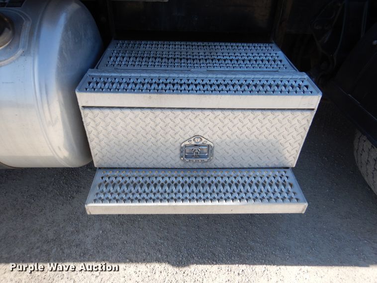 image for item DL2761 2015 Peterbilt 579  semi truck