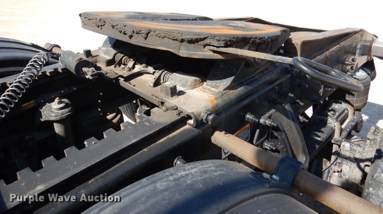 image for item DL2761 2015 Peterbilt 579  semi truck