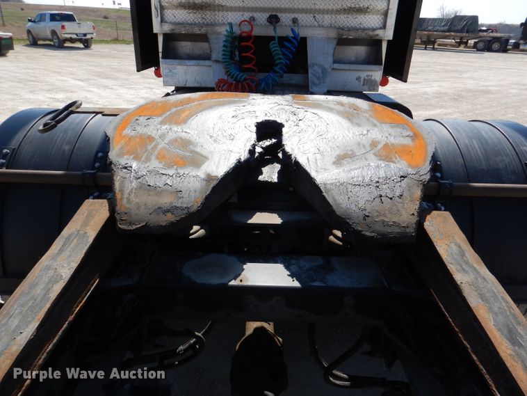 image for item DL2761 2015 Peterbilt 579  semi truck