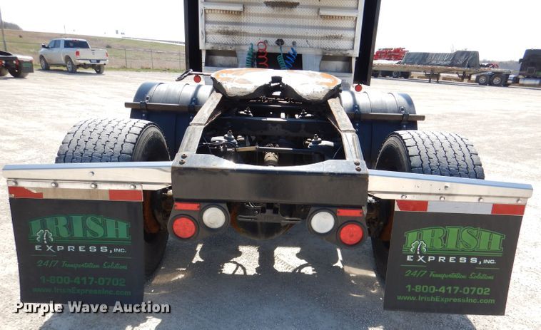 image for item DL2761 2015 Peterbilt 579  semi truck