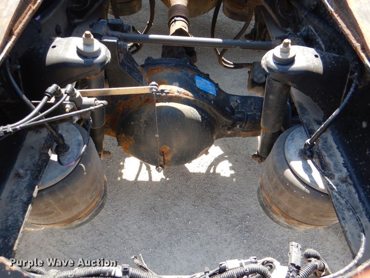 image for item DL2761 2015 Peterbilt 579  semi truck