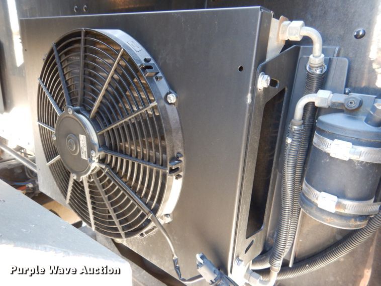 image for item DL2761 2015 Peterbilt 579  semi truck