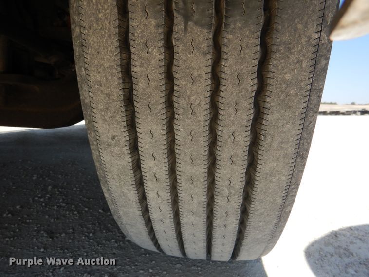 image for item DL2761 2015 Peterbilt 579  semi truck