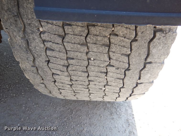 image for item DL2761 2015 Peterbilt 579  semi truck