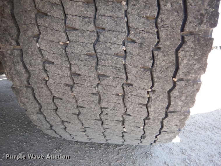 image for item DL2761 2015 Peterbilt 579  semi truck