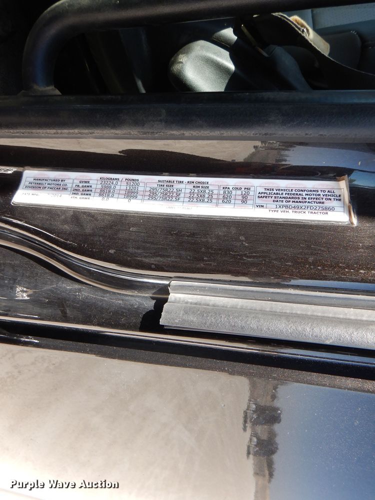 image for item DL2761 2015 Peterbilt 579  semi truck