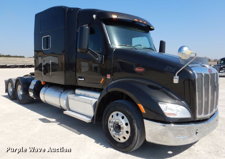 image for item DL2762 2015 Peterbilt 579  semi truck