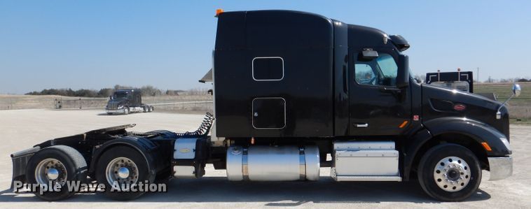 image for item DL2762 2015 Peterbilt 579  semi truck