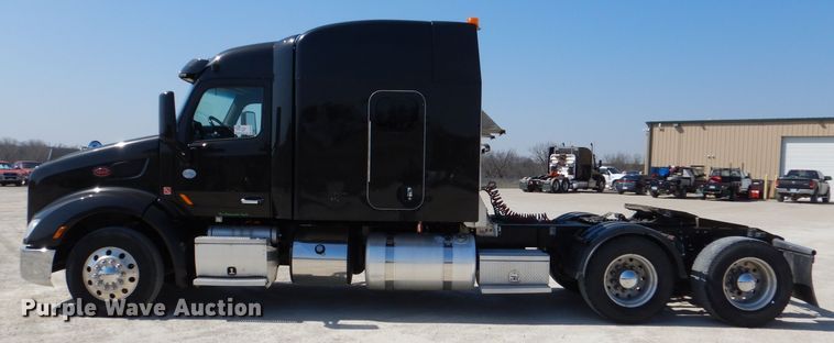 image for item DL2762 2015 Peterbilt 579  semi truck