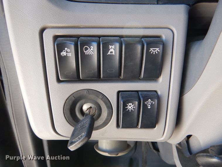 image for item DL2762 2015 Peterbilt 579  semi truck