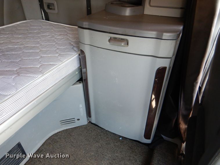 image for item DL2762 2015 Peterbilt 579  semi truck