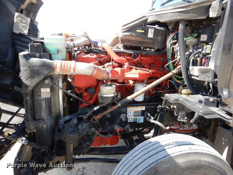 image for item DL2762 2015 Peterbilt 579  semi truck