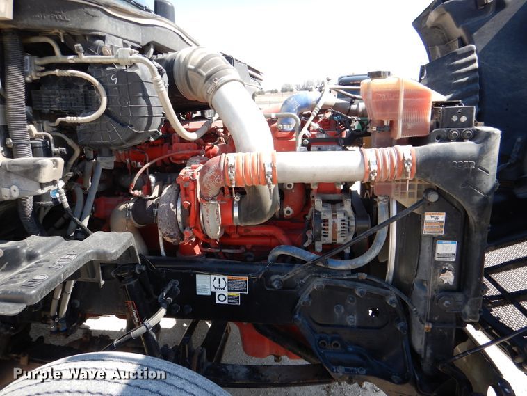 image for item DL2762 2015 Peterbilt 579  semi truck