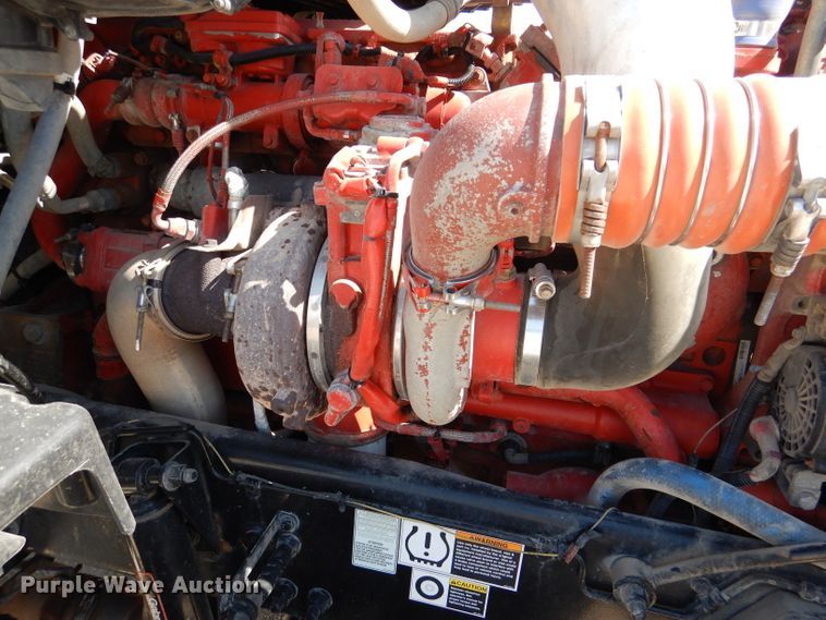 image for item DL2762 2015 Peterbilt 579  semi truck