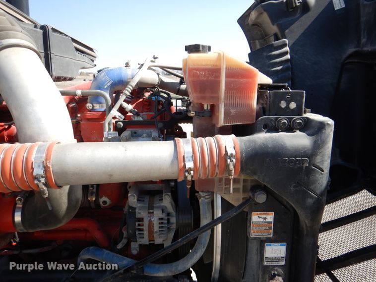 image for item DL2762 2015 Peterbilt 579  semi truck