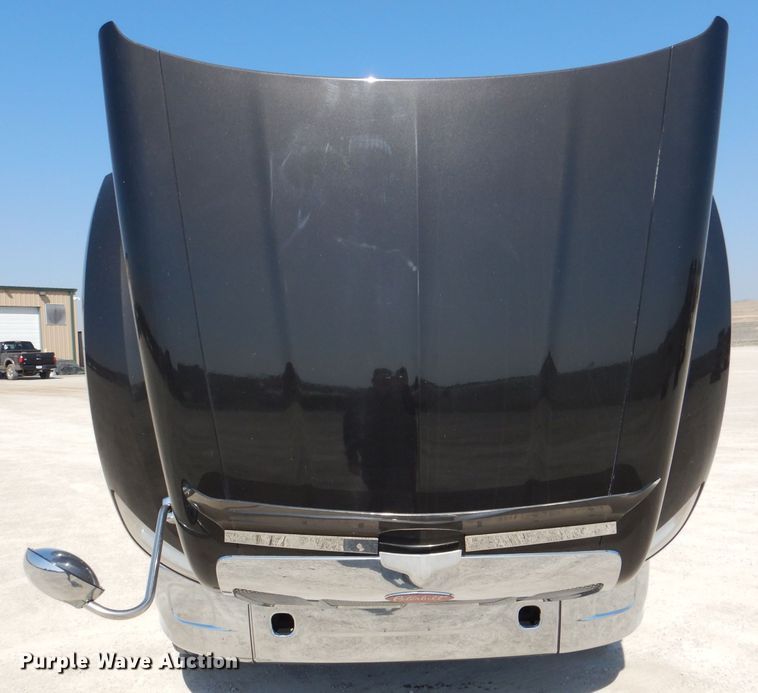 image for item DL2762 2015 Peterbilt 579  semi truck