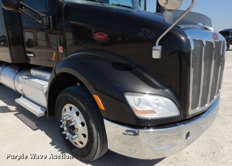 image for item DL2762 2015 Peterbilt 579  semi truck
