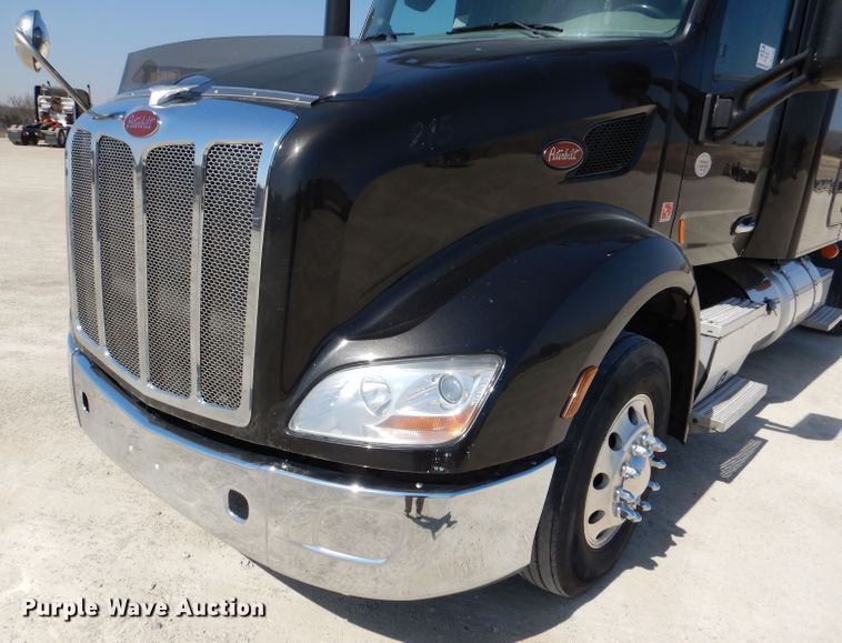 image for item DL2762 2015 Peterbilt 579  semi truck