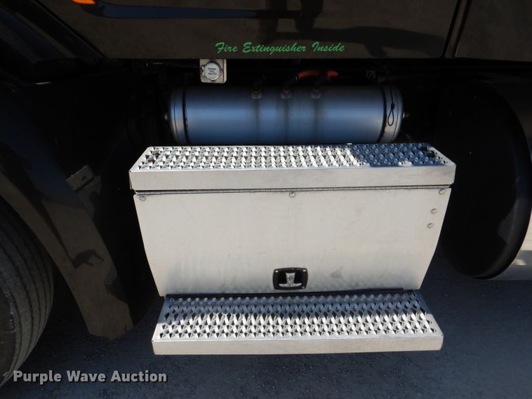 image for item DL2762 2015 Peterbilt 579  semi truck