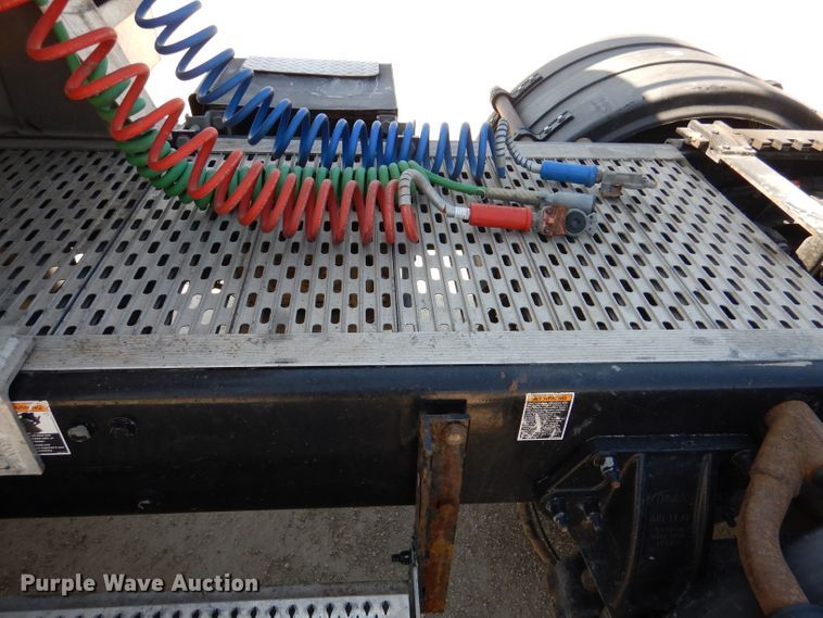 image for item DL2762 2015 Peterbilt 579  semi truck