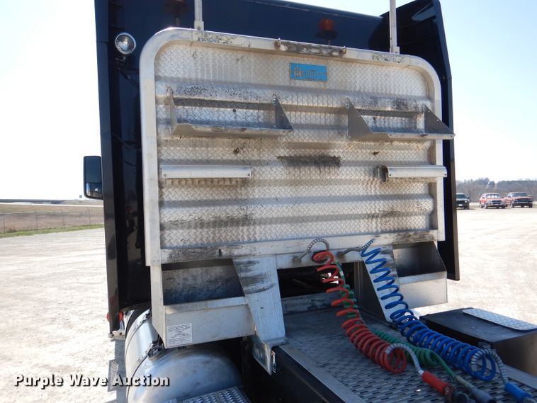 image for item DL2762 2015 Peterbilt 579  semi truck