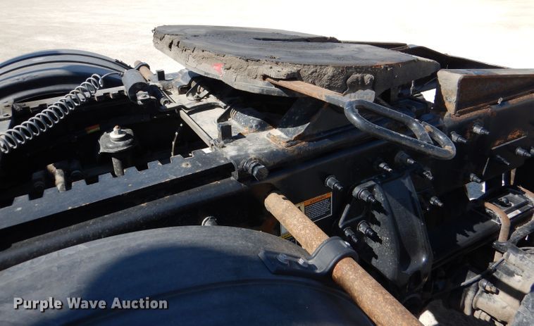 image for item DL2762 2015 Peterbilt 579  semi truck