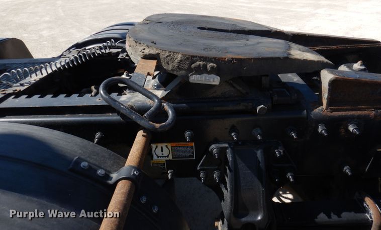 image for item DL2762 2015 Peterbilt 579  semi truck