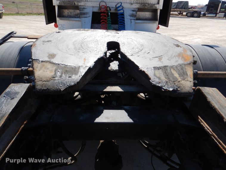 image for item DL2762 2015 Peterbilt 579  semi truck