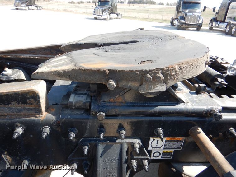 image for item DL2762 2015 Peterbilt 579  semi truck